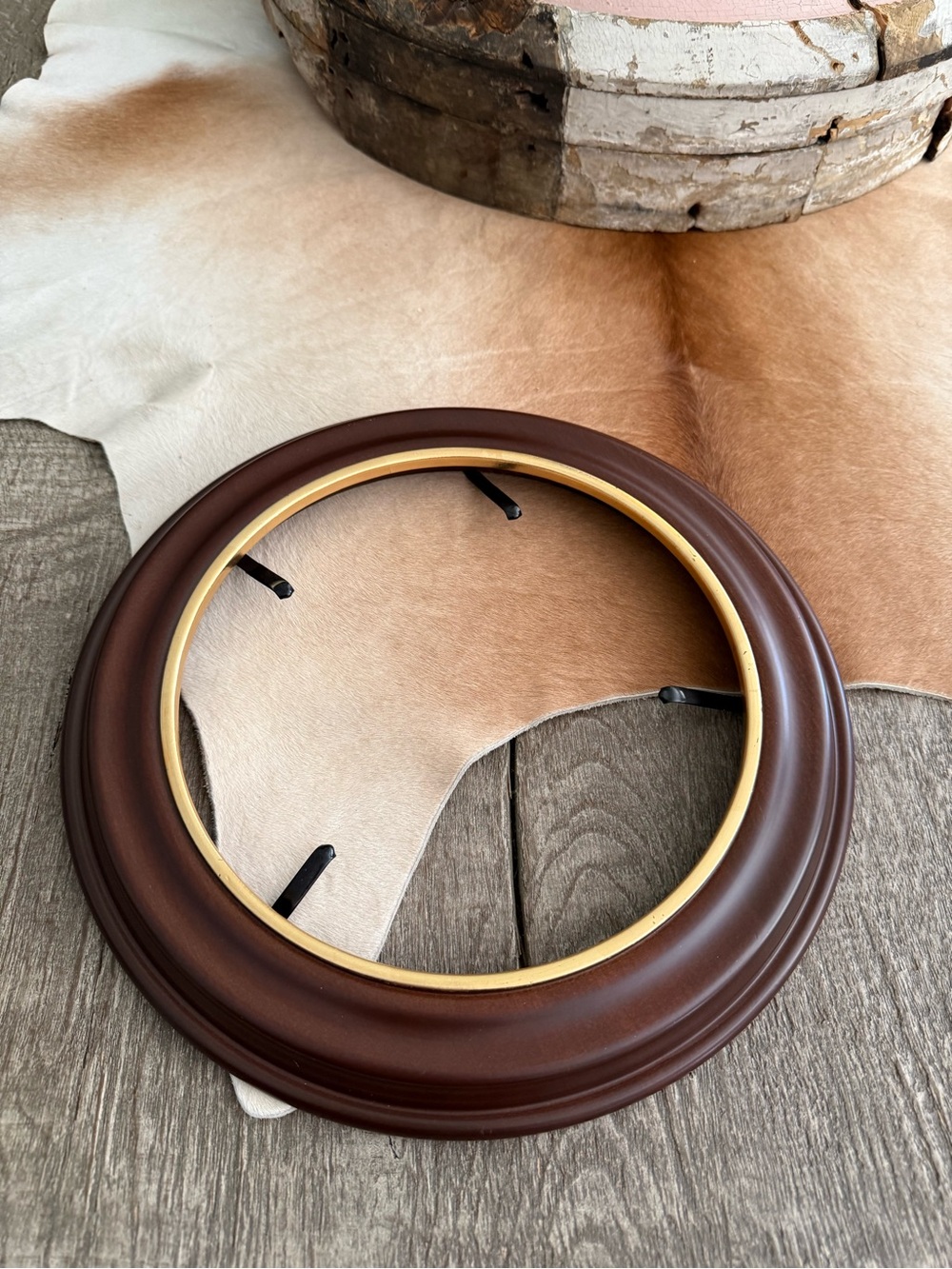Vintage NWT Van Hygan & Smythe Decorative Round Wall Plate Frame Wood Gold